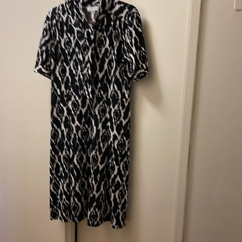 A-line black and white dress
